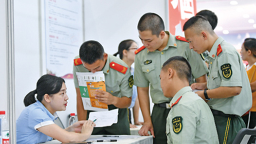 海南省春季自主就业退役士兵专场招聘会举办